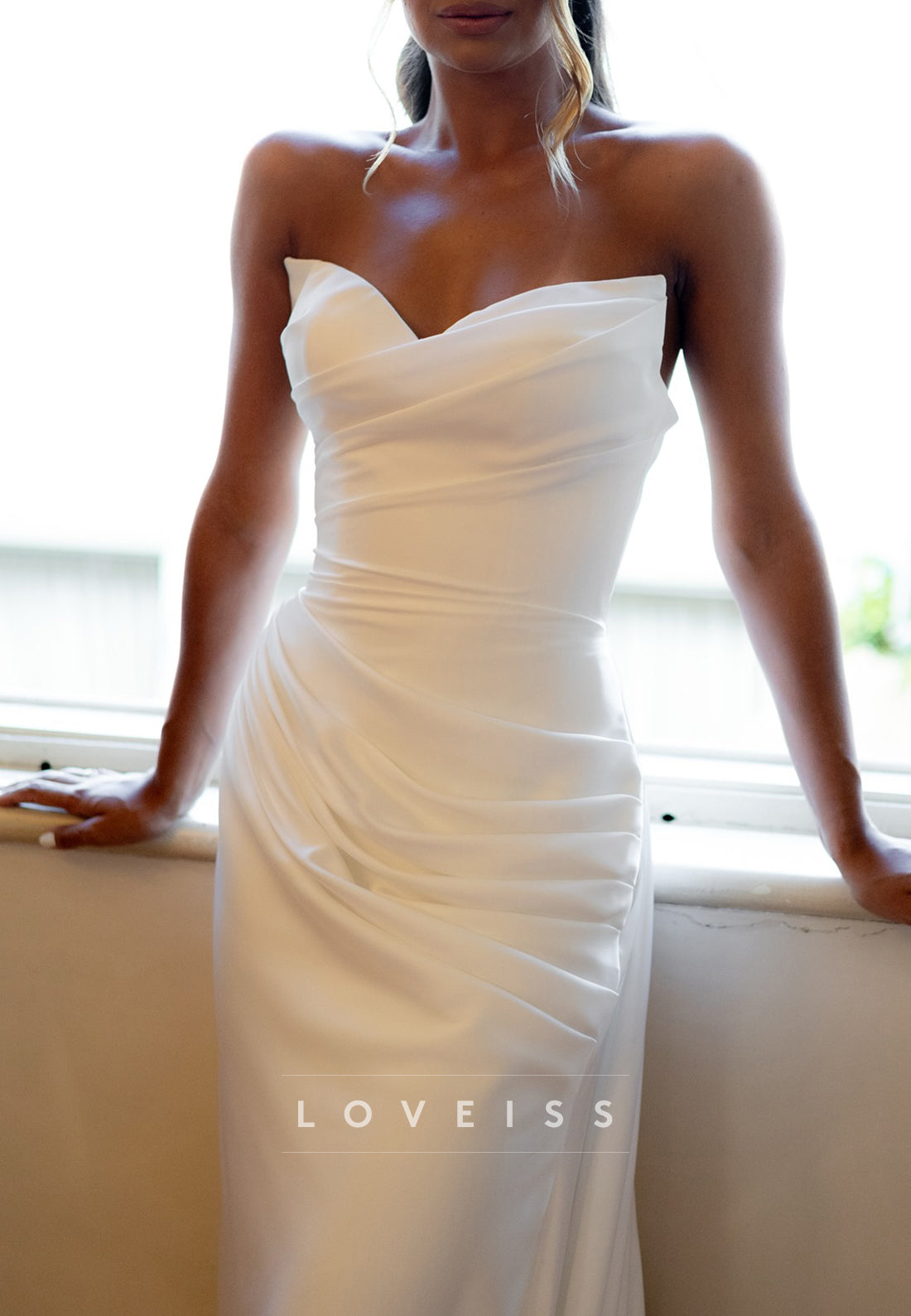 V-Neck Sleeveless Sleek Pleated Mermaid Wedding Dress