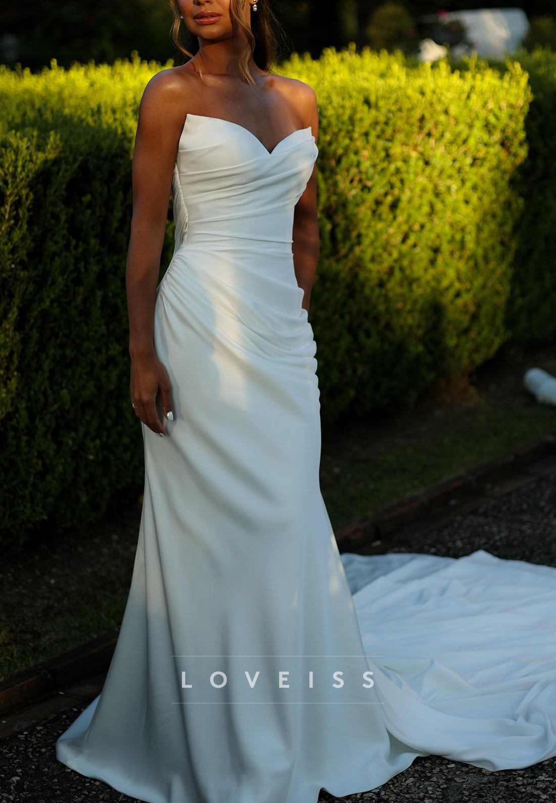 V-Neck Sleeveless Sleek Pleated Mermaid Wedding Dress