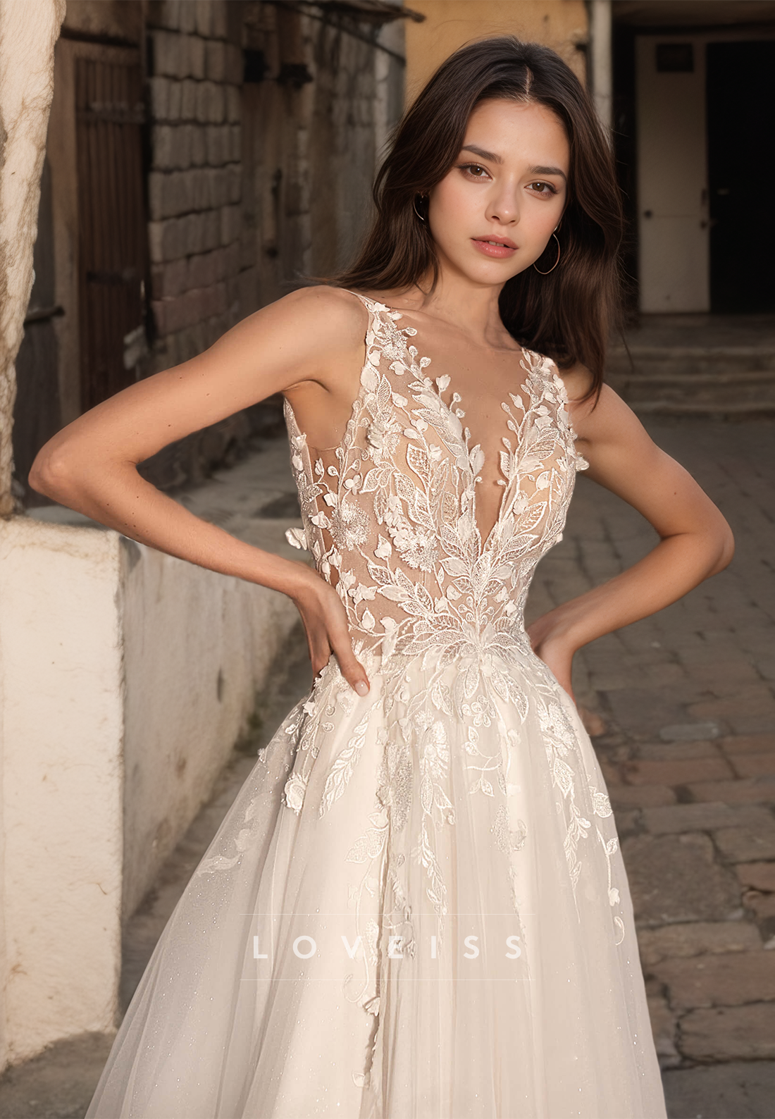 V-Neck Sleeveless Straps Appliques Tulle A-Line Wedding Dress