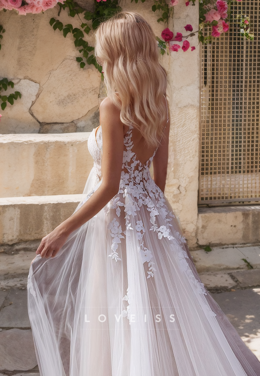 V-Neck Spaghetti Straps Appliques Tulle A-Line Beach Wedding Dress