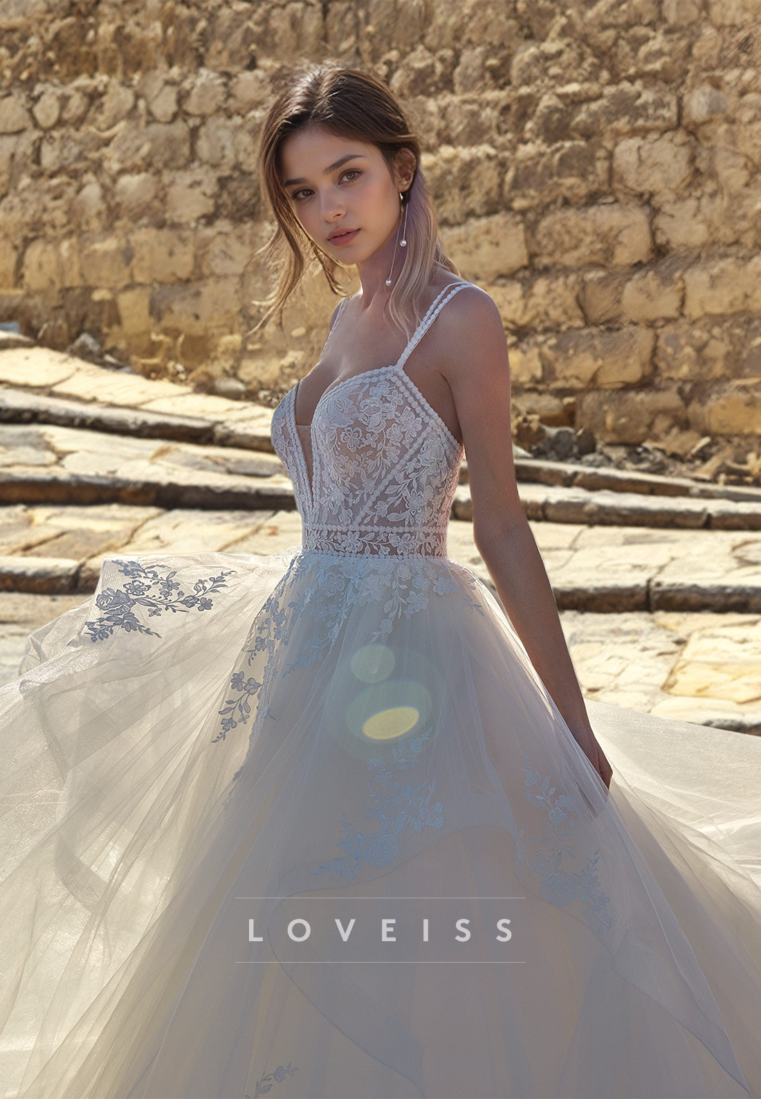 V-Neck Spaghetti Straps Appliques Tulle A-Line Wedding Dress