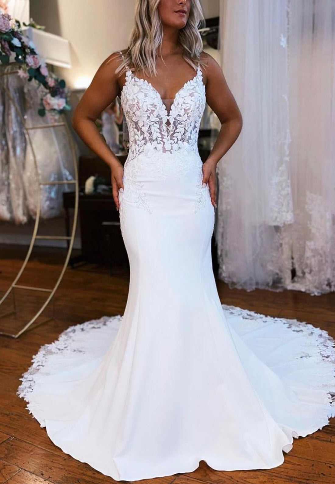 V-Neck Spaghetti Straps Lace Appliques Mermaid Wedding Dress Loveiss V-Neck Spaghetti Straps Lace Appliques Mermaid Wedding Dress Loveiss