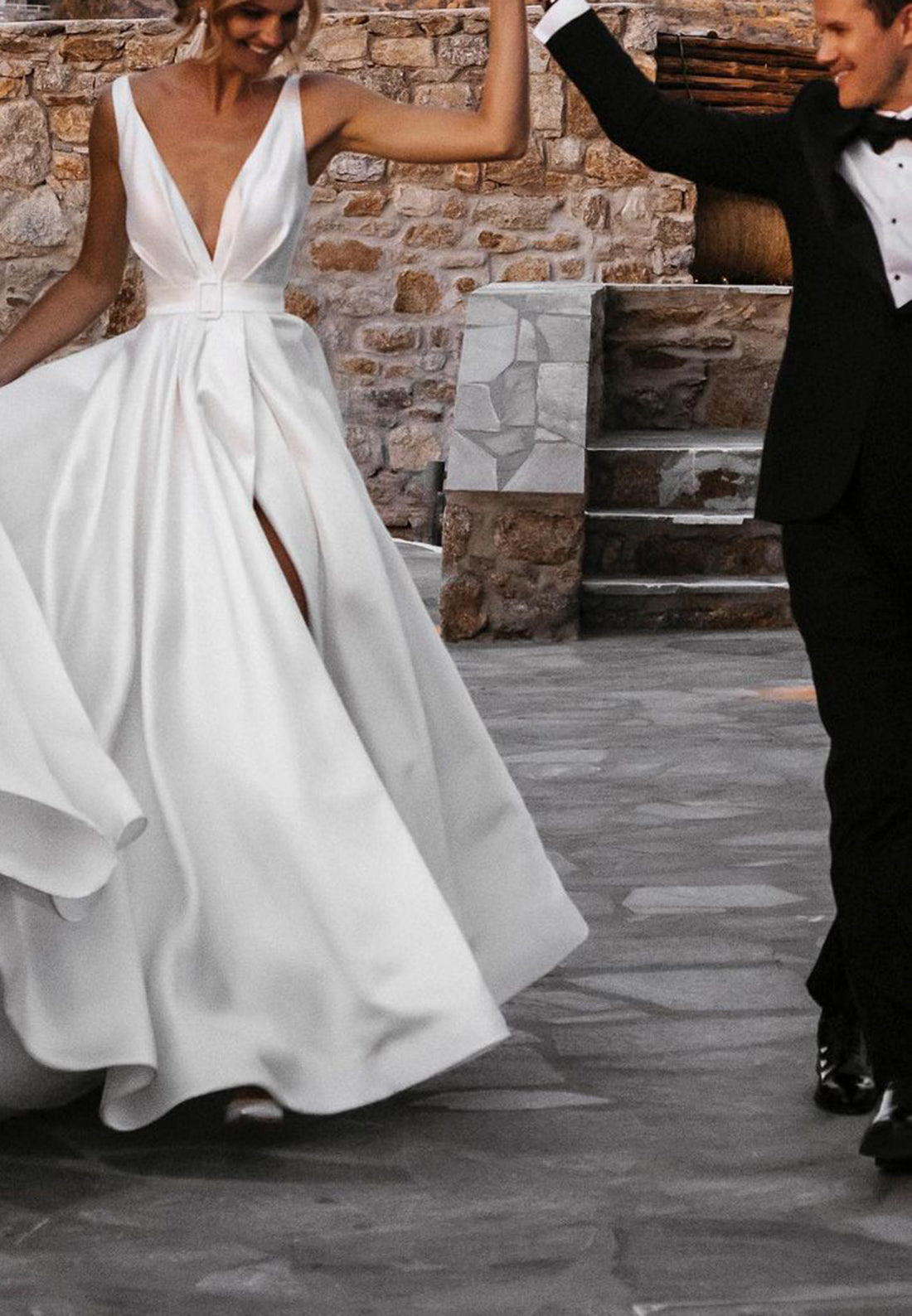 V-Neck Straples Side Slit Pleated A-Line Classic Wedding Dress