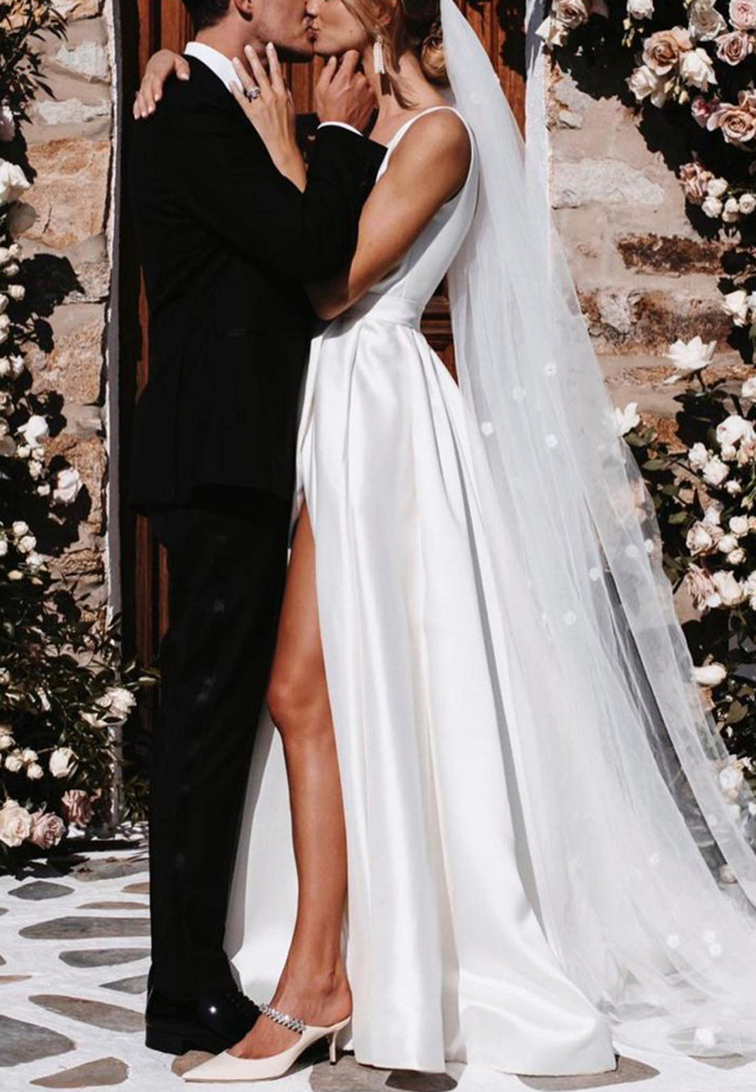 V-Neck Straples Side Slit Pleated A-Line Classic Wedding Dress