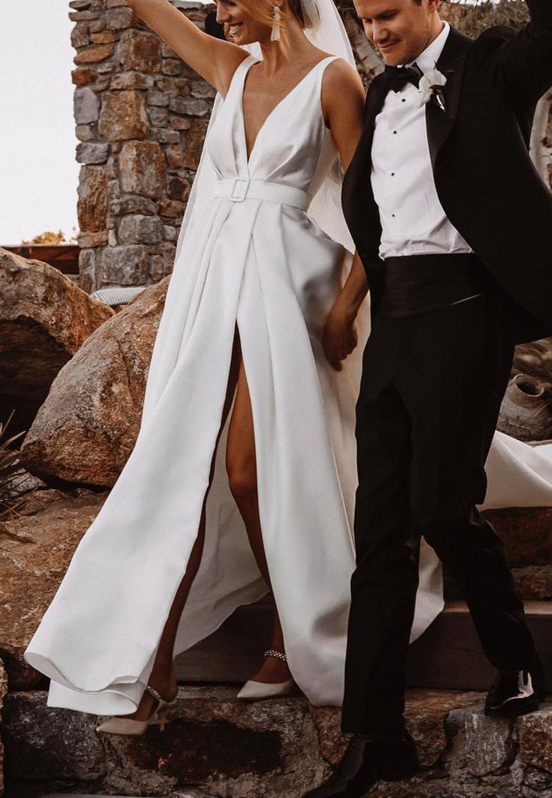 V-Neck Straples Side Slit Pleated A-Line Classic Wedding Dress