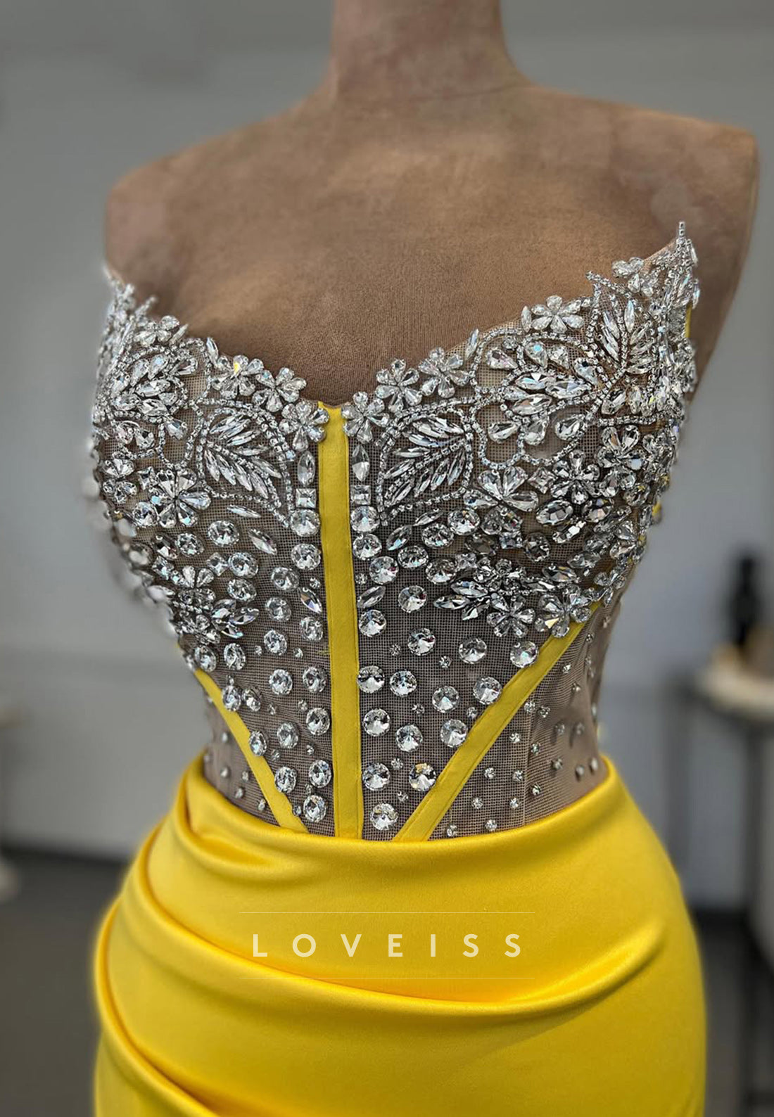 V-Neck Strapless Beaded Pleated Sheath Prom Dress