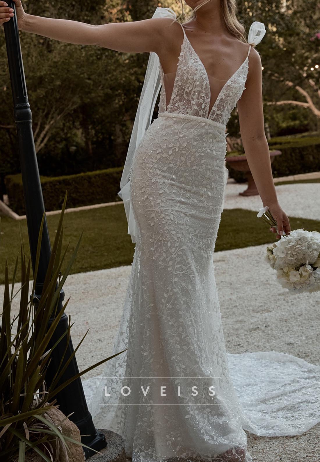 V-Neck Straps Beaded Embroidery Mermaid Wedding Dress