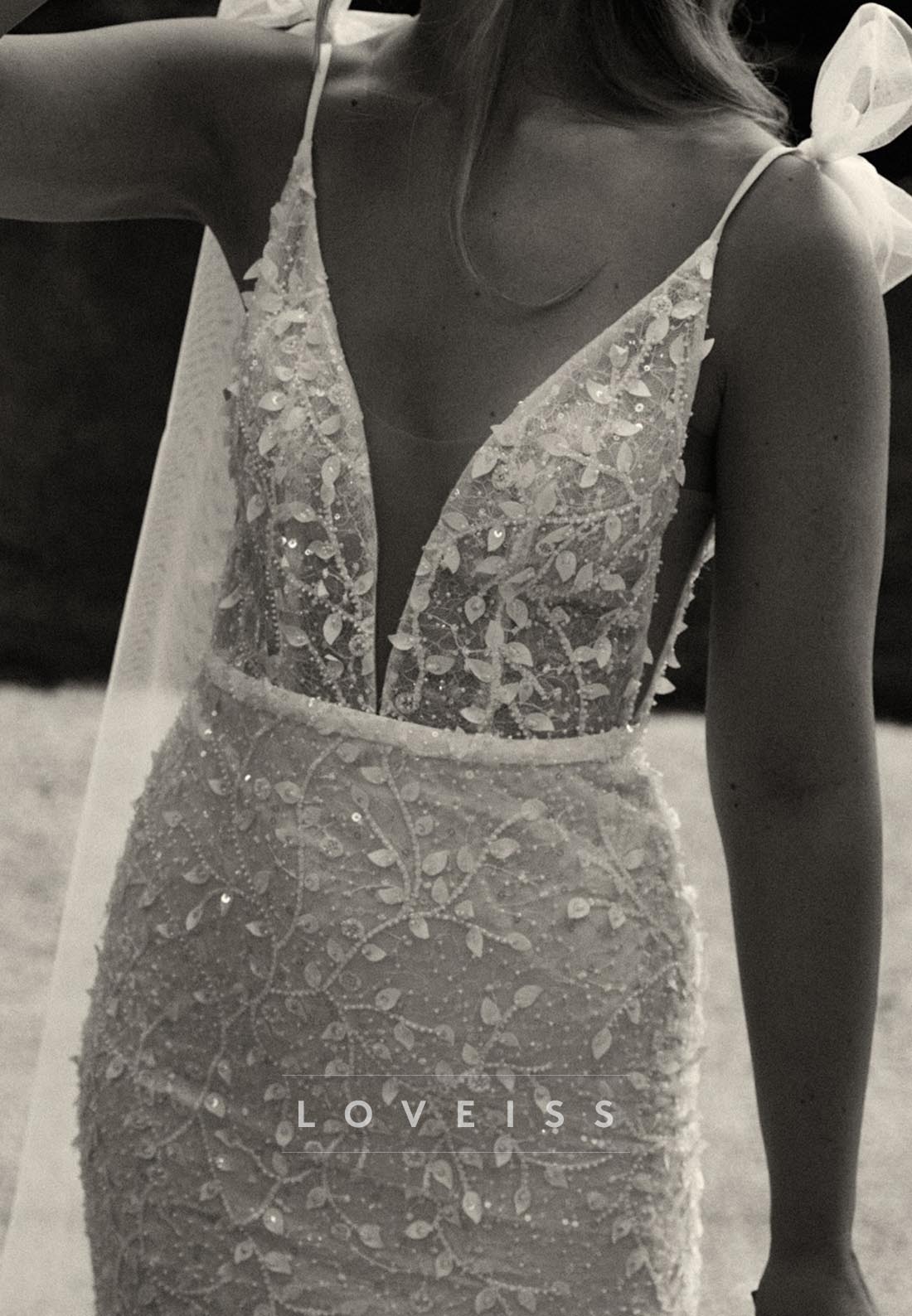 V-Neck Straps Beaded Embroidery Mermaid Wedding Dress
