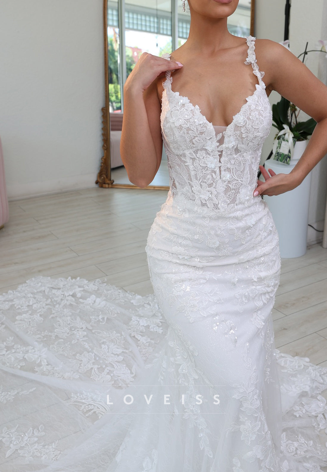 V-Neck Straps Lace Appliques Bodycon Mermaid Wedding Dress