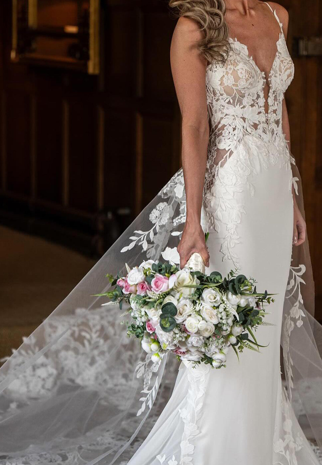 V-Neck Straps Sleeveless Lace Appliques Mermaid Wedding Dress