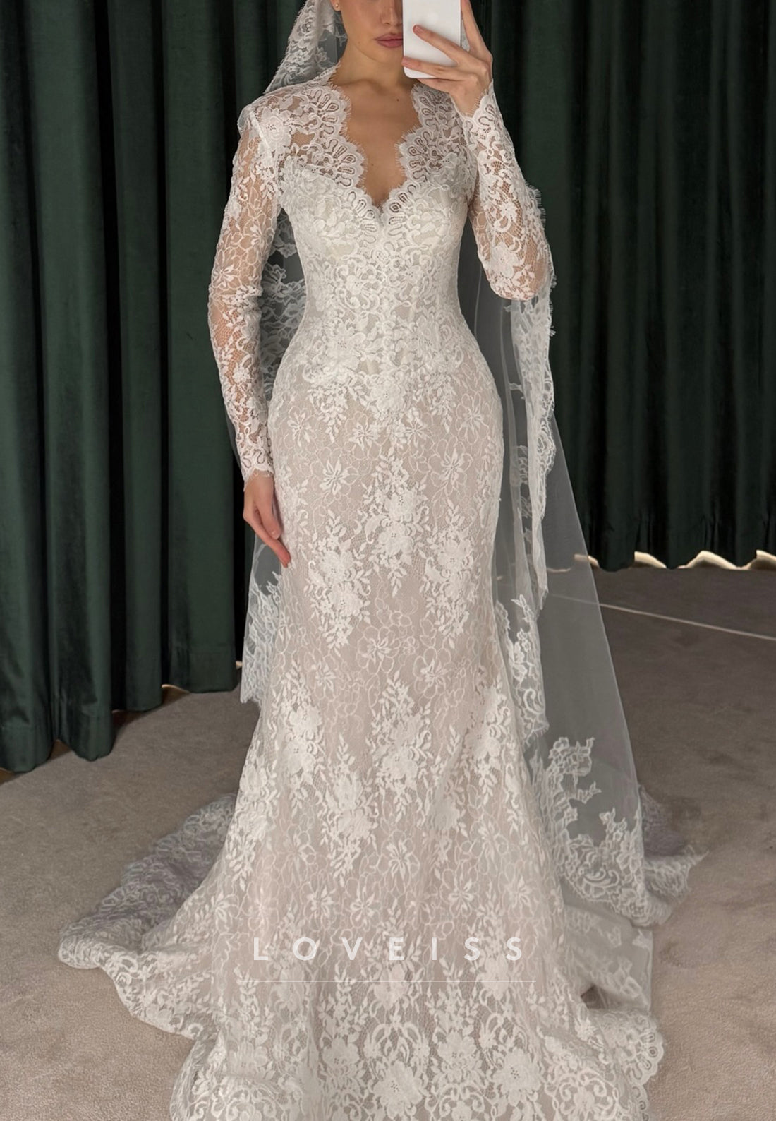 Long Sleeve Lace Mermaid Wedding Dress with Veil
