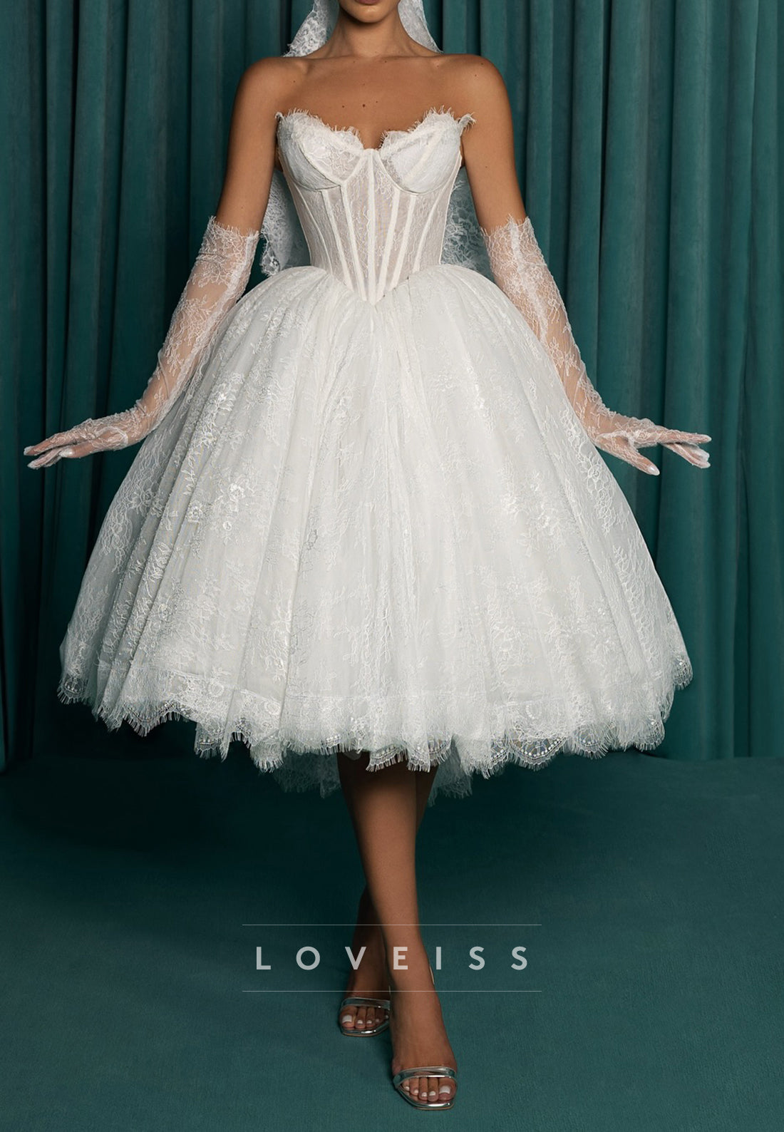 Sweetheart Lace Appliques Tulle A-Line Wedding Dress