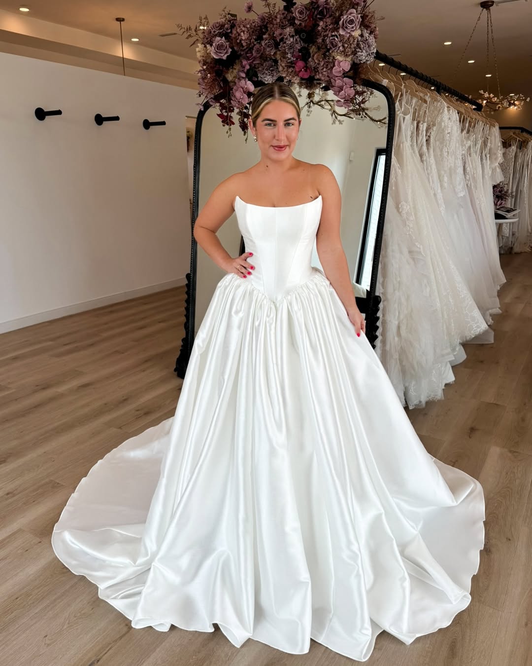 Sweetheart Sleeveless Pleated Sleek A-Line Wedding Dress
