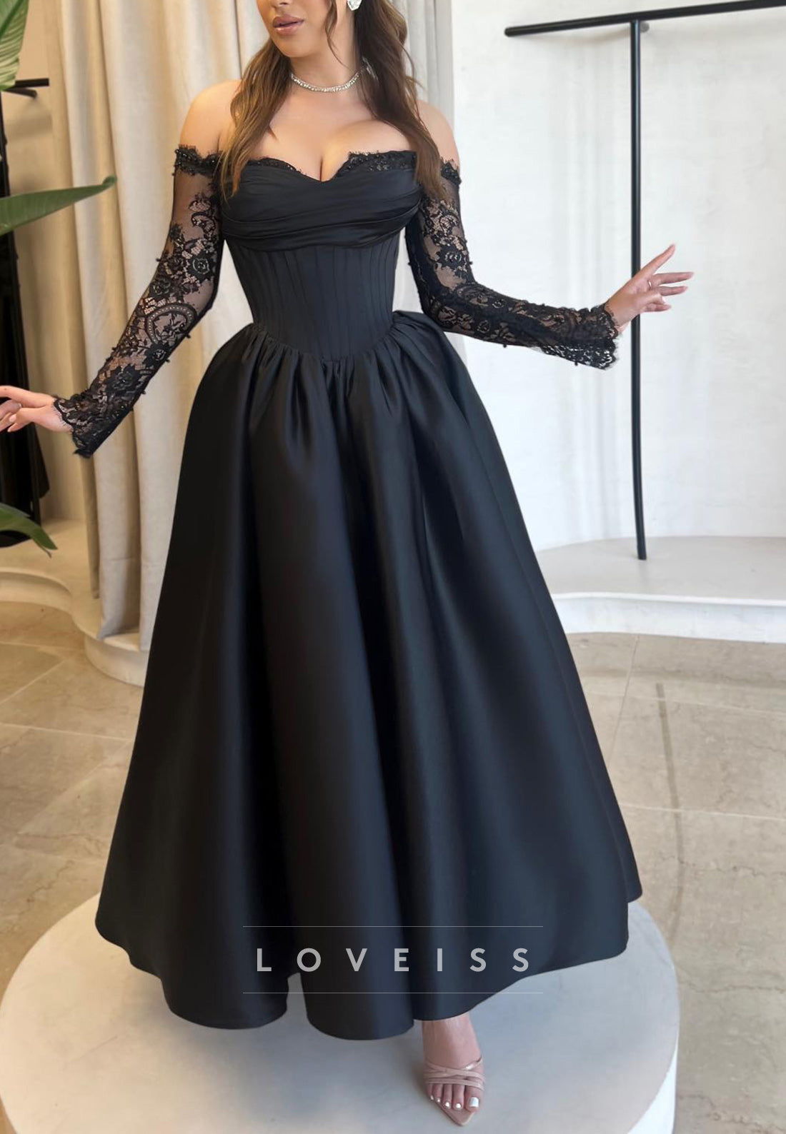 Sweetheart Long Sleeves Lace Appliques Pleated A-Line Prom Dress