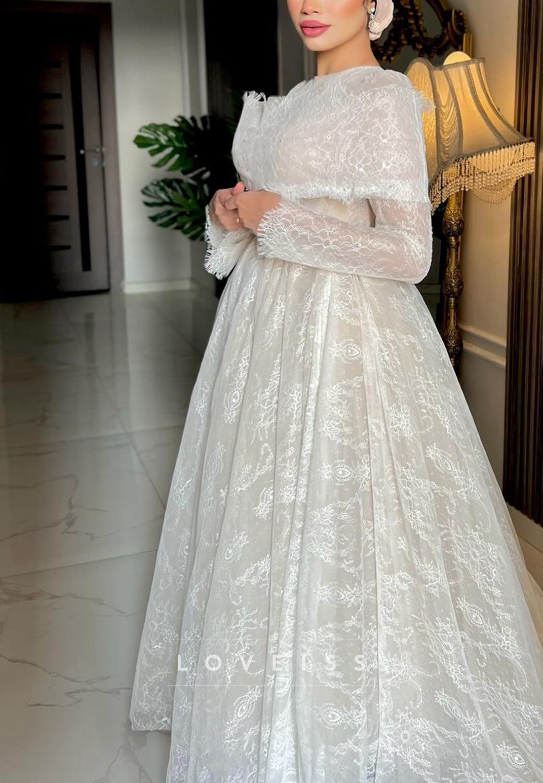 Scoop Long Sleeves Appliques Lace Wedding Dress