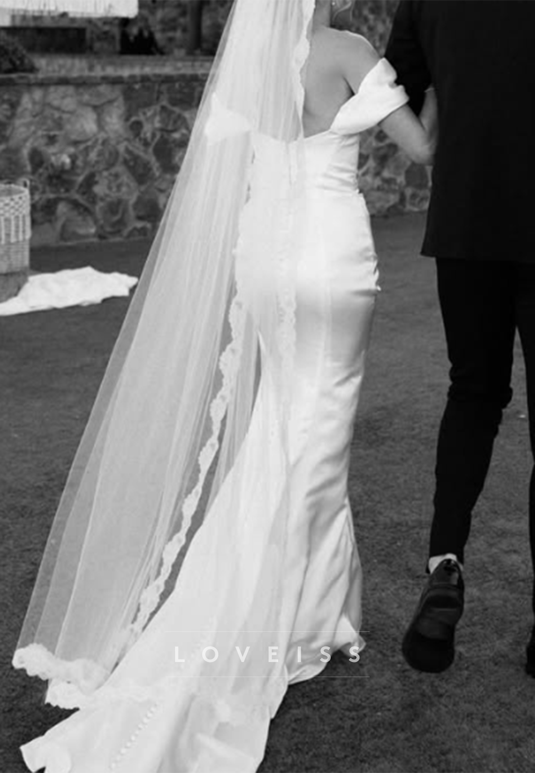 Off-Shoulder Sleeveless Satin Mermaid Wedding Dres