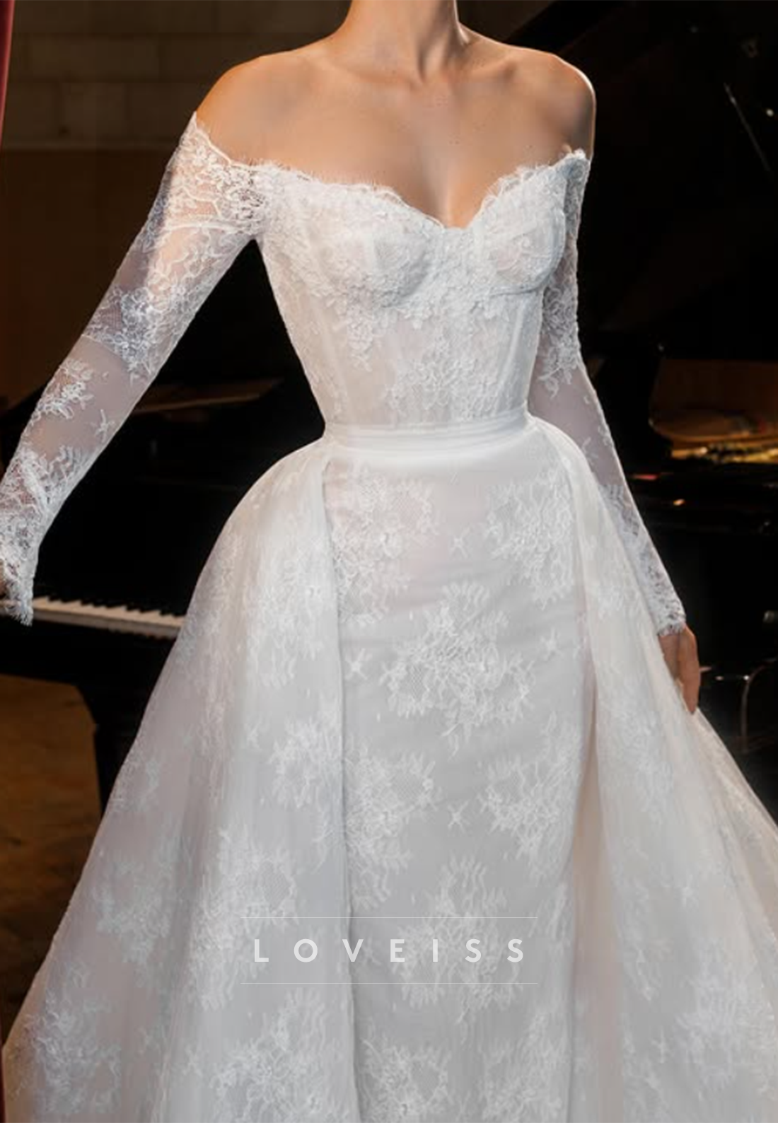 V-Neck Lace Appliques Long Sleeves Mermaid Wedding Dress