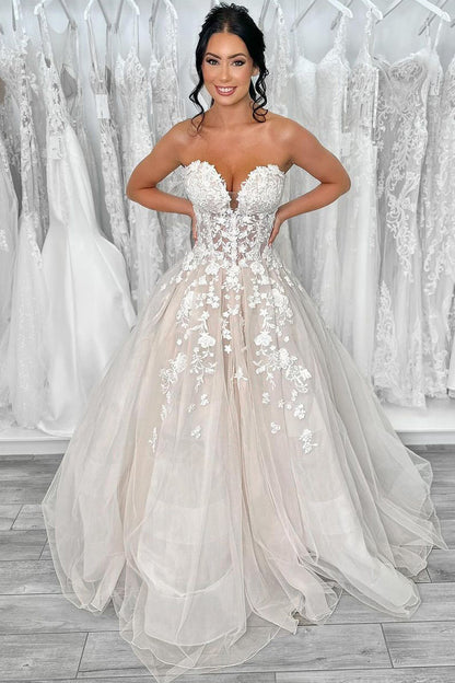 Gorgeous Strapless Tulle A-Line Wedding Dresses with Appliques