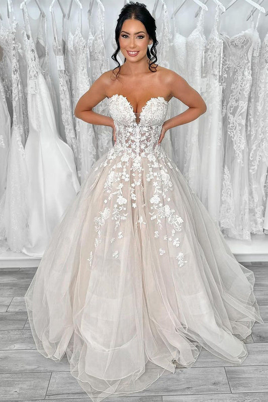 Gorgeous Strapless Tulle A-Line Wedding Dresses with Appliques
