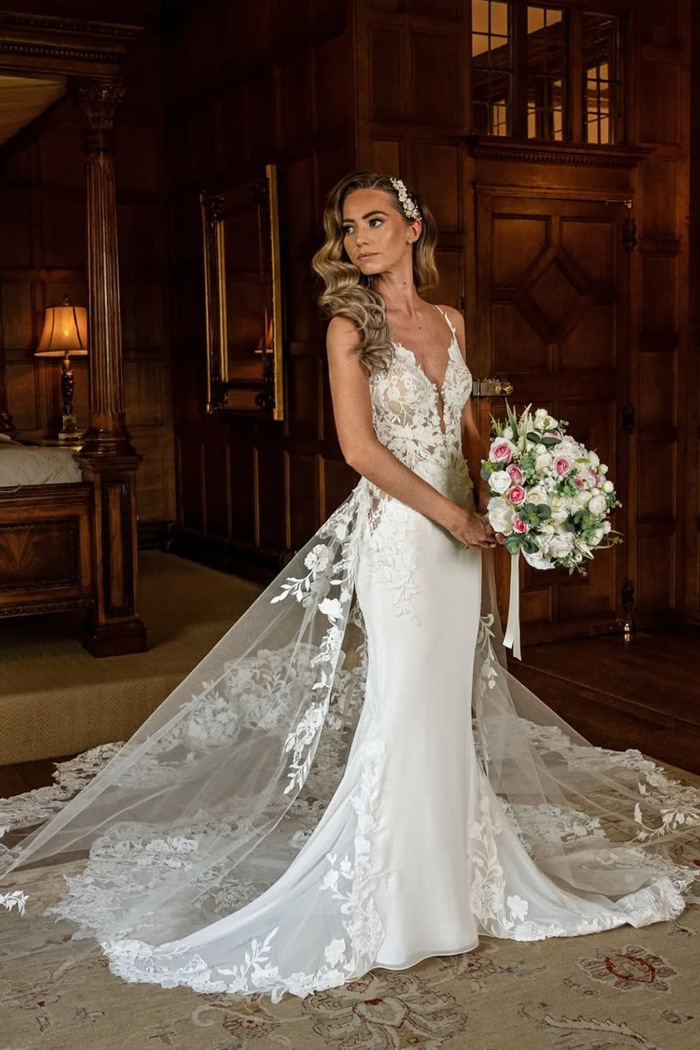 Romantic Mermaid V Neck Lace Wedding Dresses