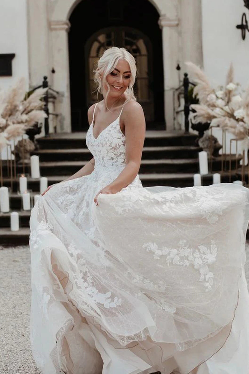 Stunning A-Line V Neck Spaghetti Straps Tulle Wedding Dresses with Lace Appliques