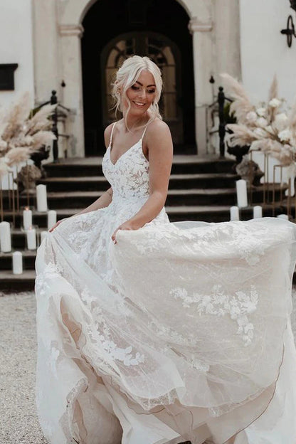 Stunning A-Line V Neck Spaghetti Straps Tulle Wedding Dresses with Lace Appliques