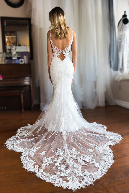 Charming Mermaid V Neck Lace Long Wedding Dresses with Appliques