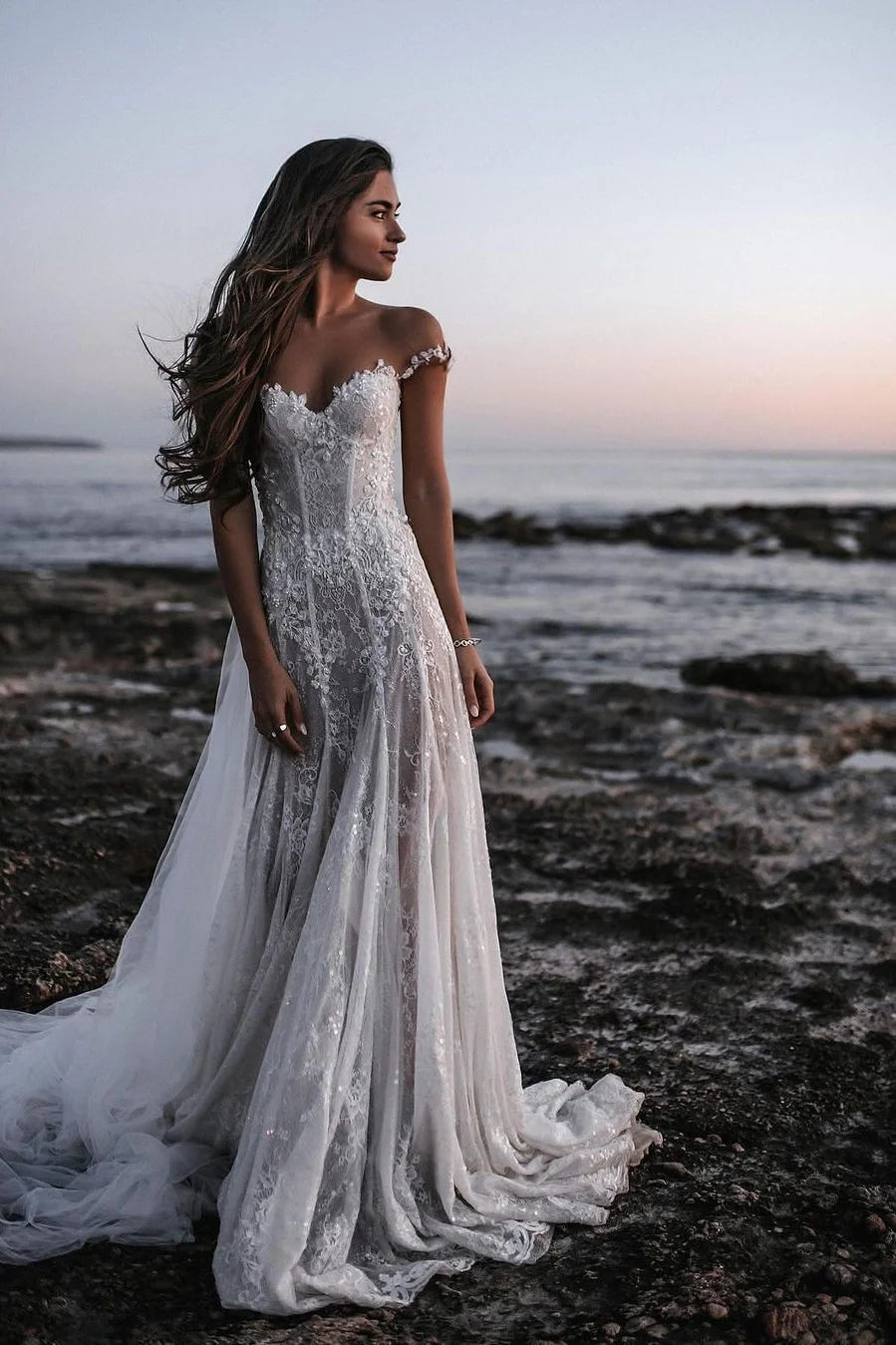 Sleeveless Strapless Off-Shoulders Wedding Dress With Embroidery