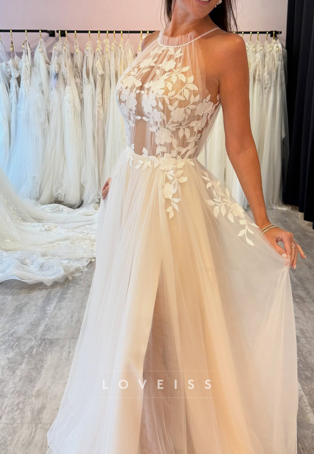 Halter Sleeveless Appliques Tulle A-Line Wedding Dress