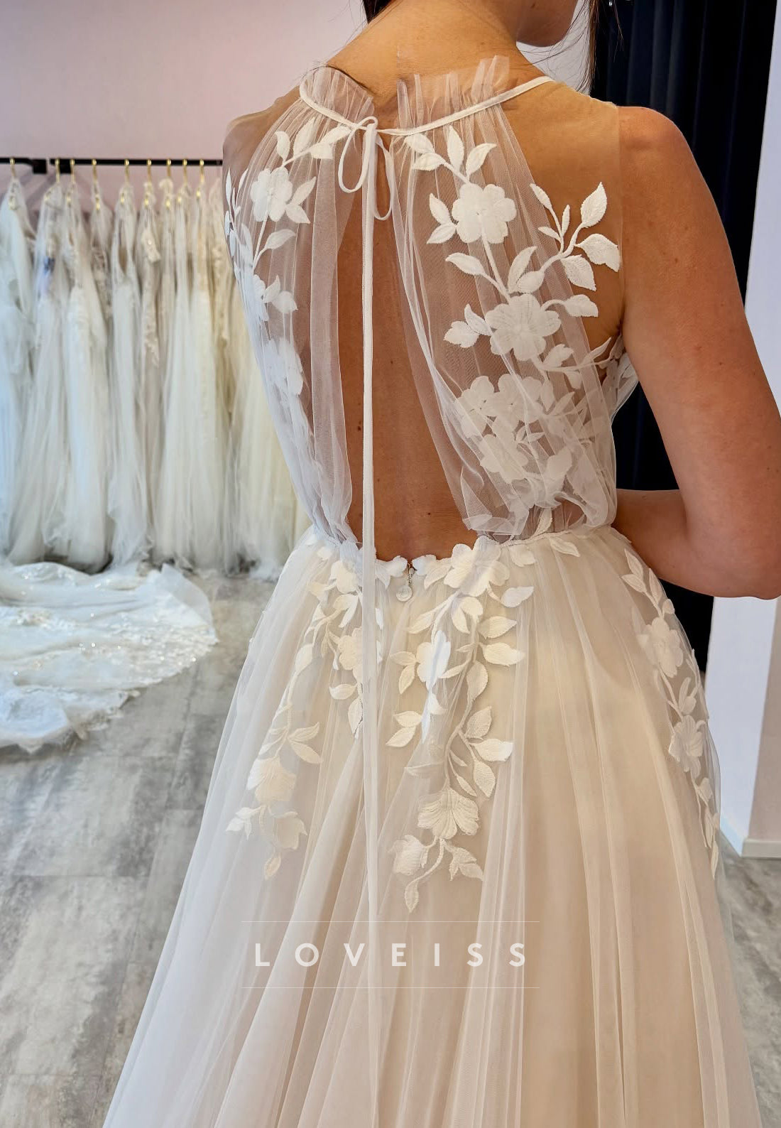 Halter Sleeveless Appliques Tulle A-Line Wedding Dress