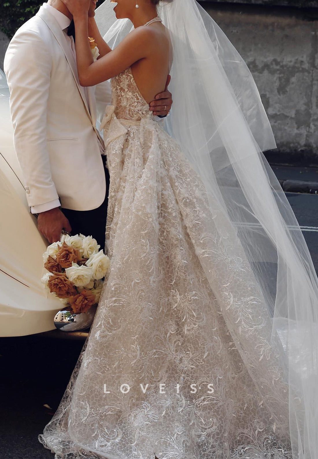 Halter V-Neck Lace Appliques Sleeveless A-Line Wedding Dress