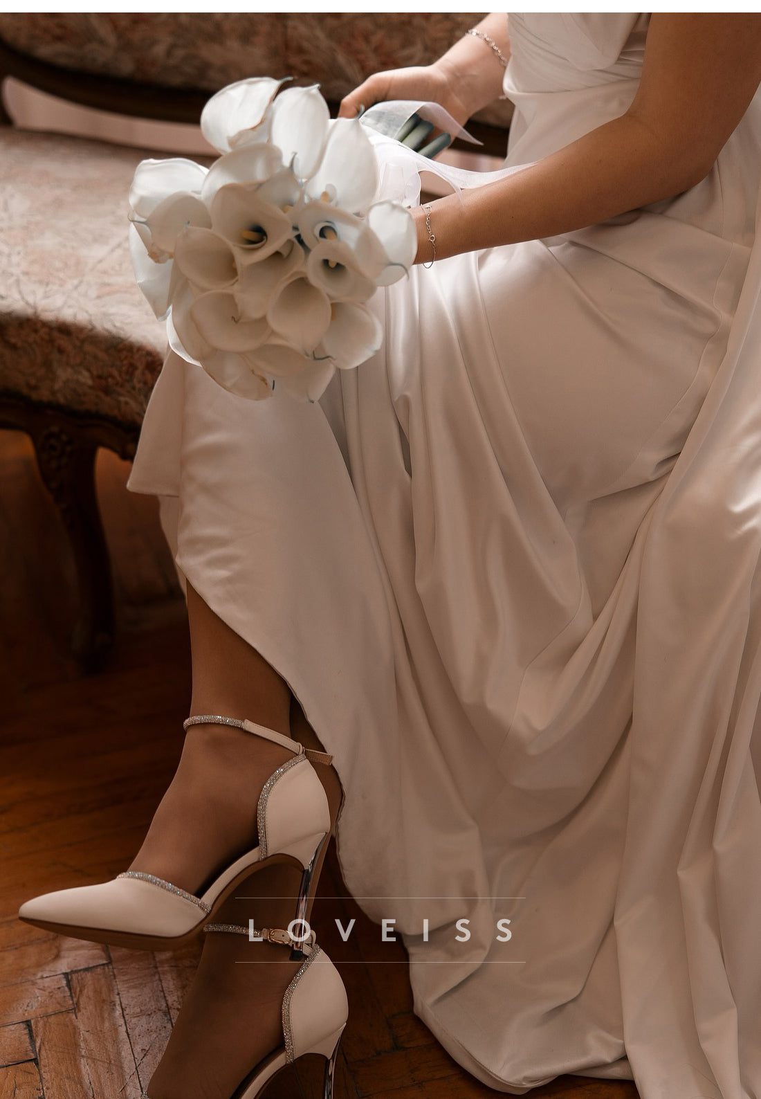Halter V-Neck Sleeveless Sleek Sheath Beach Wedding Dress