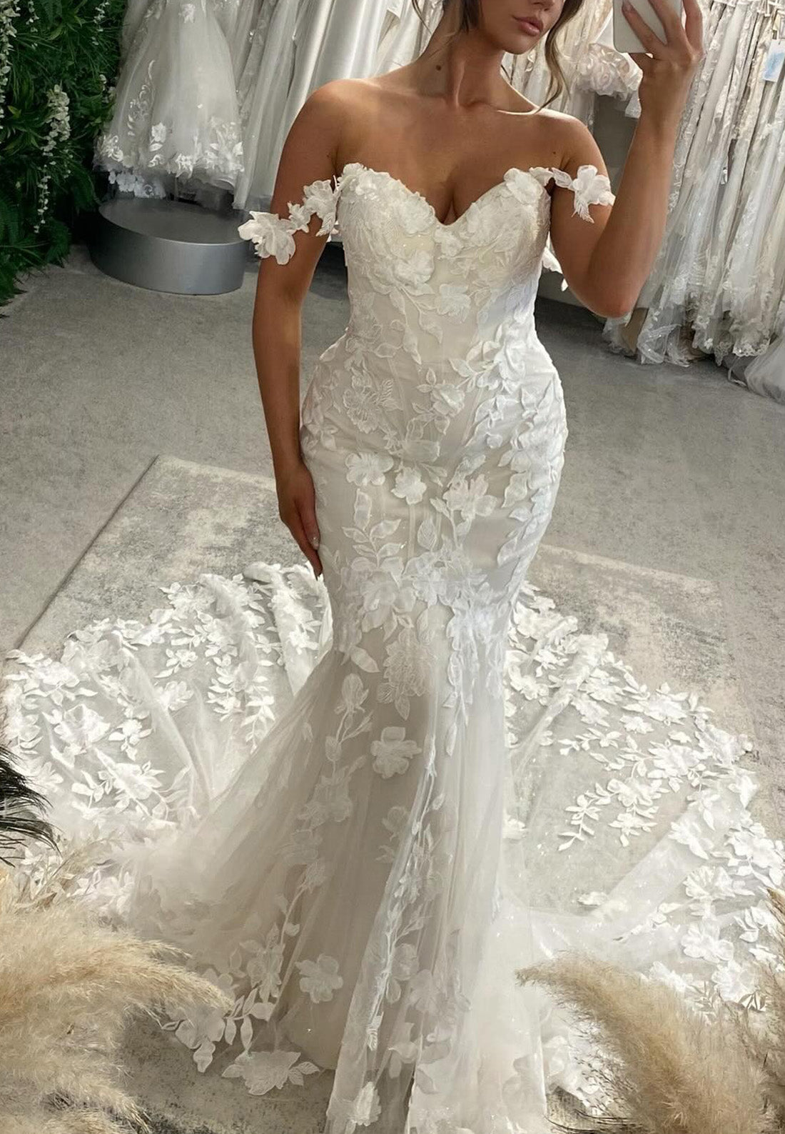 Off-Shoulder Floral Appliques Mermaid Wedding Dress