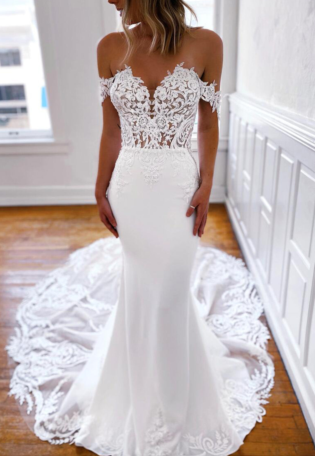 Off-Shoulder Lace Appliques Mermaid Wedding Dress