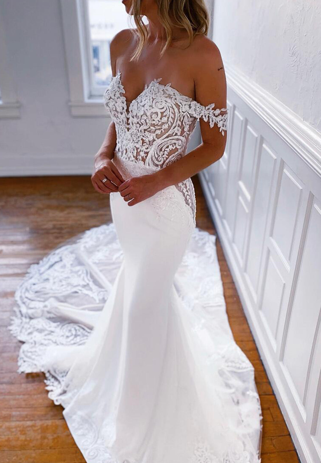 Off-Shoulder Lace Appliques Mermaid Wedding Dress