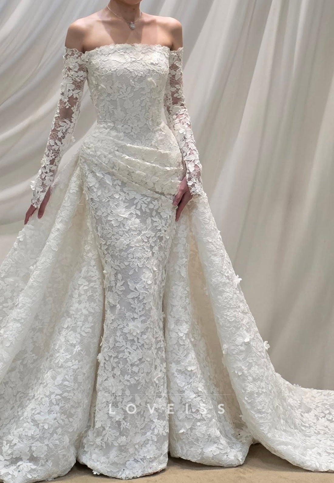 Off-Shoulder Long Sleeves Floral Appliques Mermaid Wedding Dress