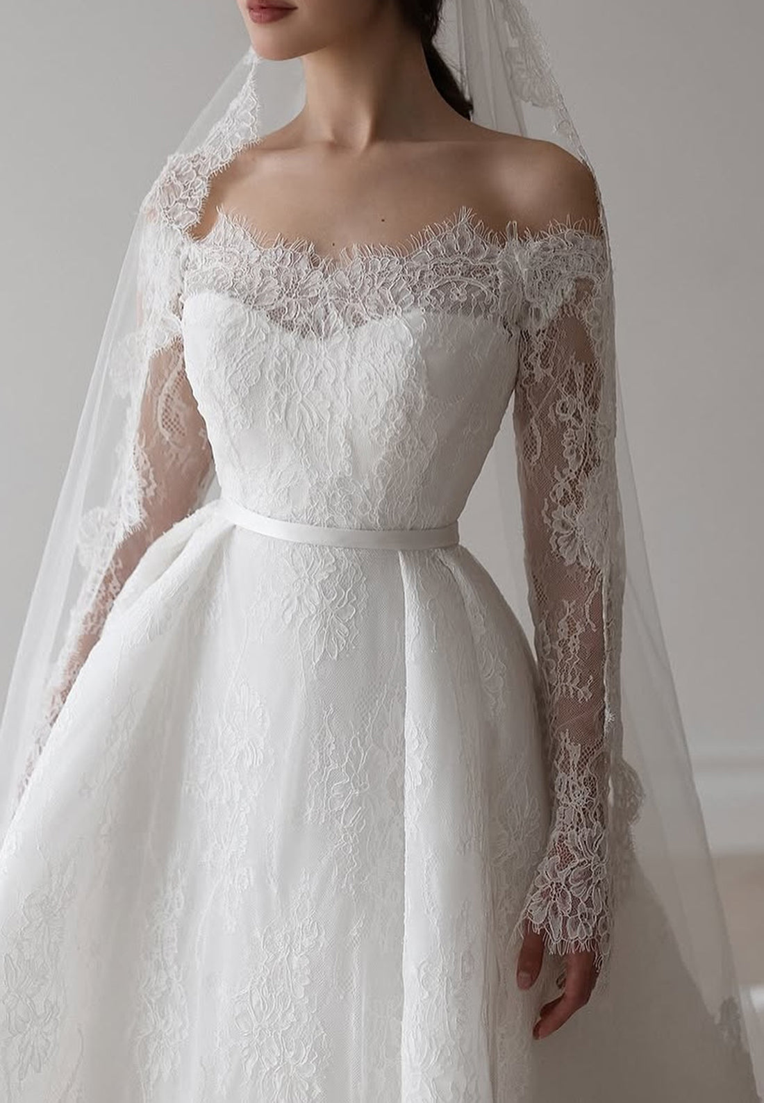 Off-Shoulder Long Sleevess Lace Appliques A-Line Wedding Dress