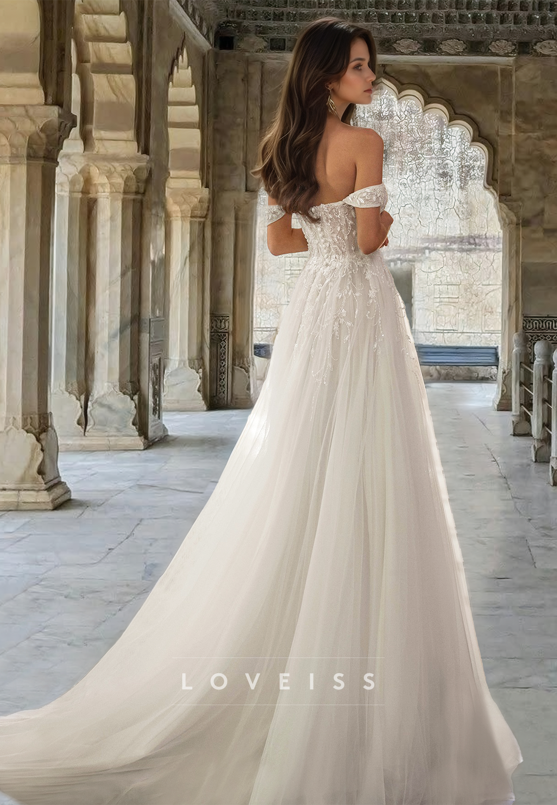 Off-Shoulder Sleeveless Lace Appliques Tulle A-Line Wedding Dress