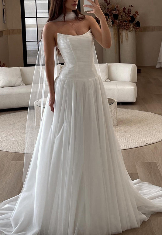 Off-Shoulder Sleeveless Pleated Tulle A-Line Wedding Dress