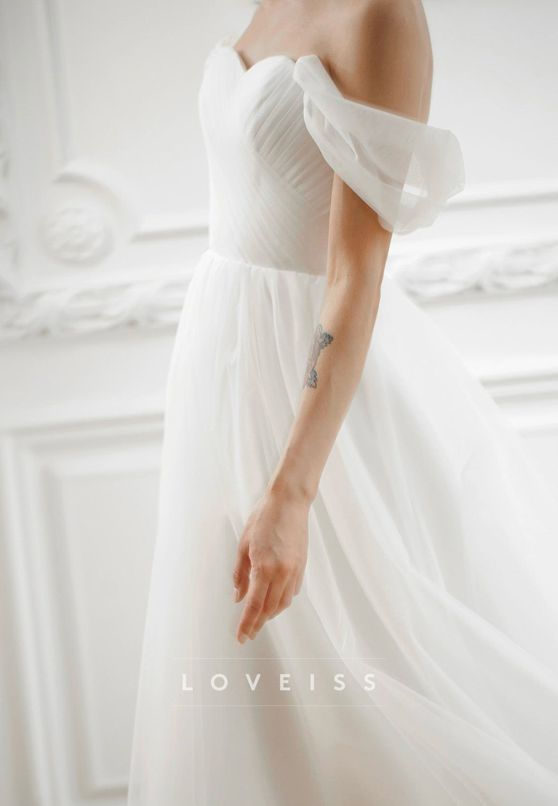 Off-Shoulder Strapless Pleated Tulle Midi A-Line Wedding Dress