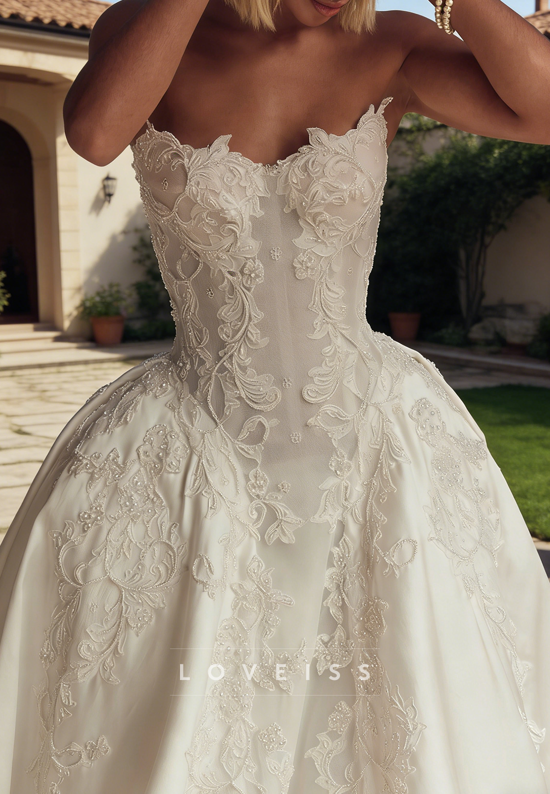Semi-Sweetheart Lace Appliques A-Line Wedding Dress