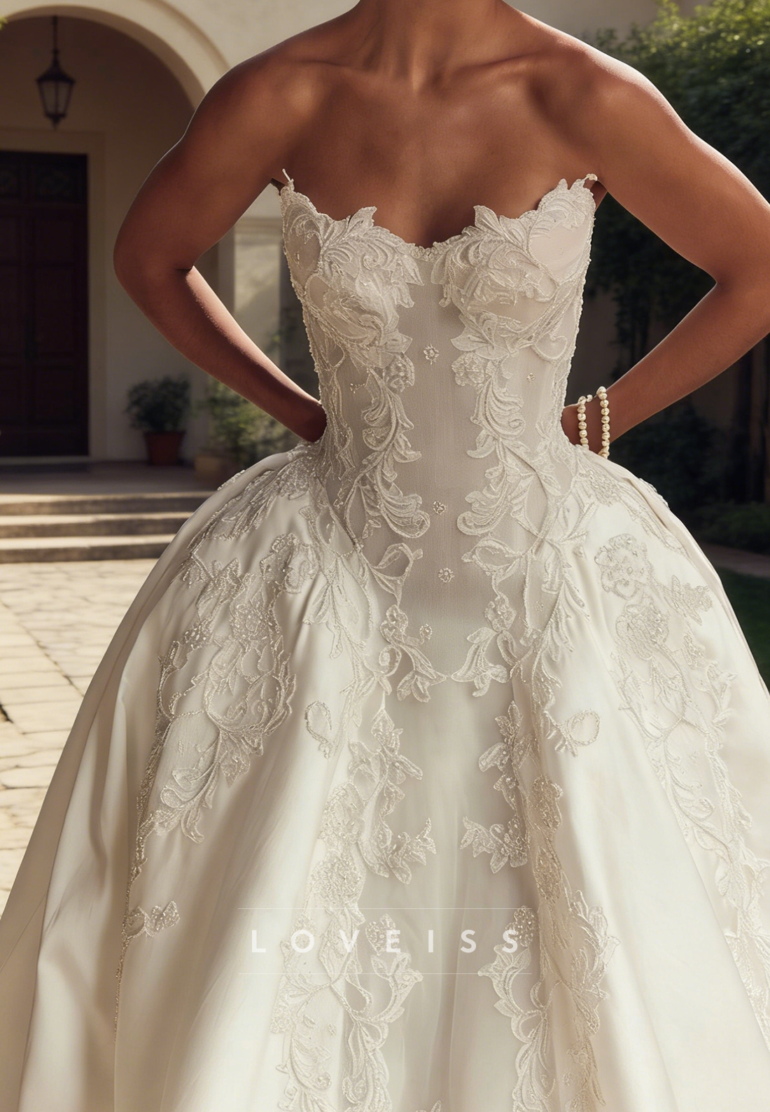 Semi-Sweetheart Lace Appliques A-Line Wedding Dress