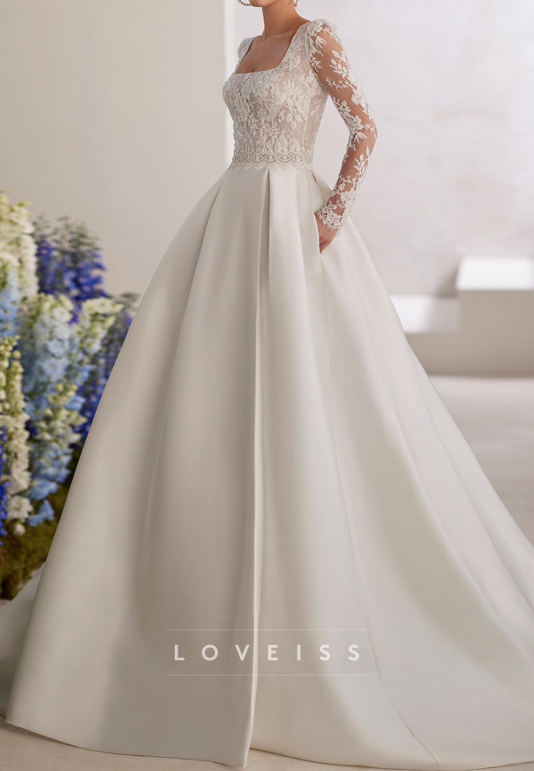 Square Long Sleeves Appliques Backless A-Line Wedding Dress