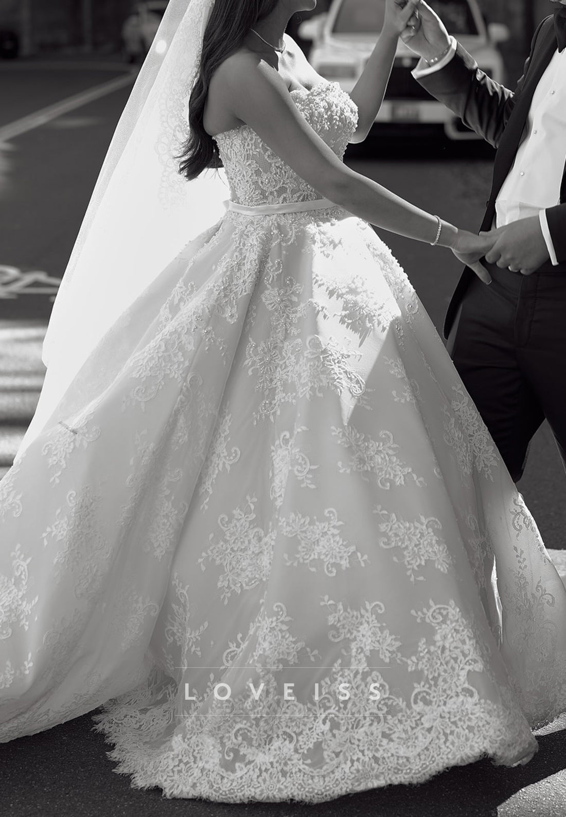 Straight Across Sleeveless Appliques Lace A-Line Wedding Dress