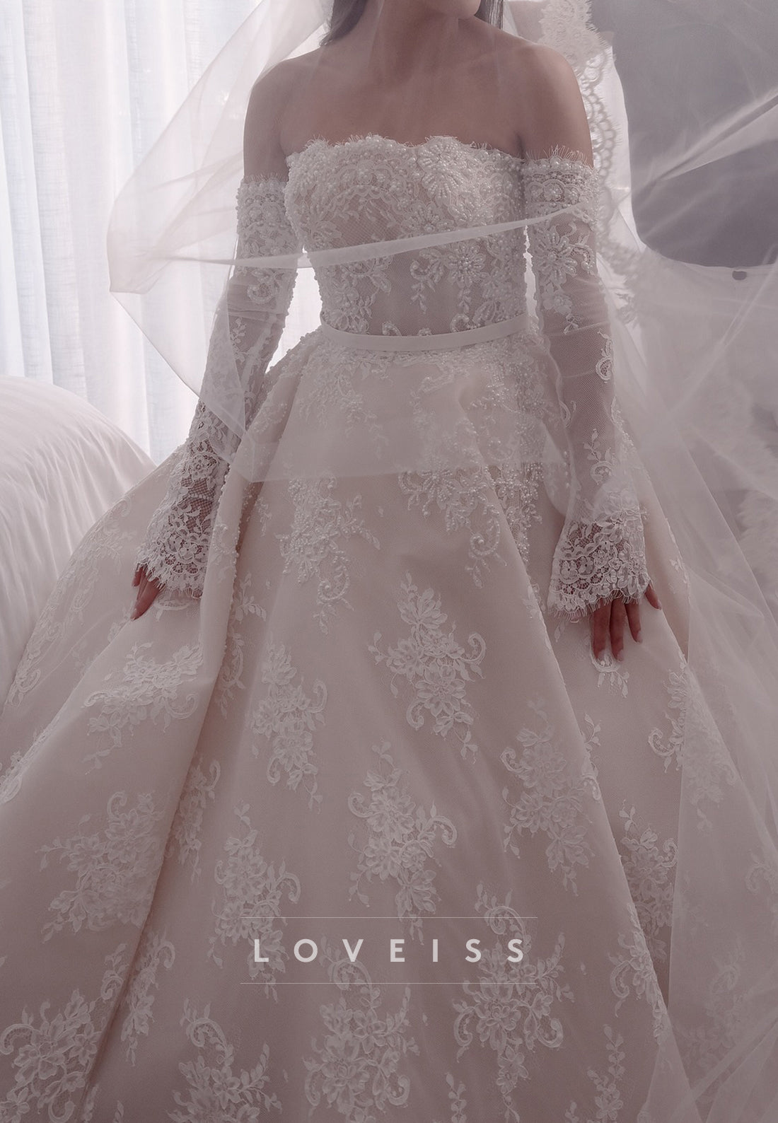 Straight Across Sleeveless Appliques Lace A-Line Wedding Dress