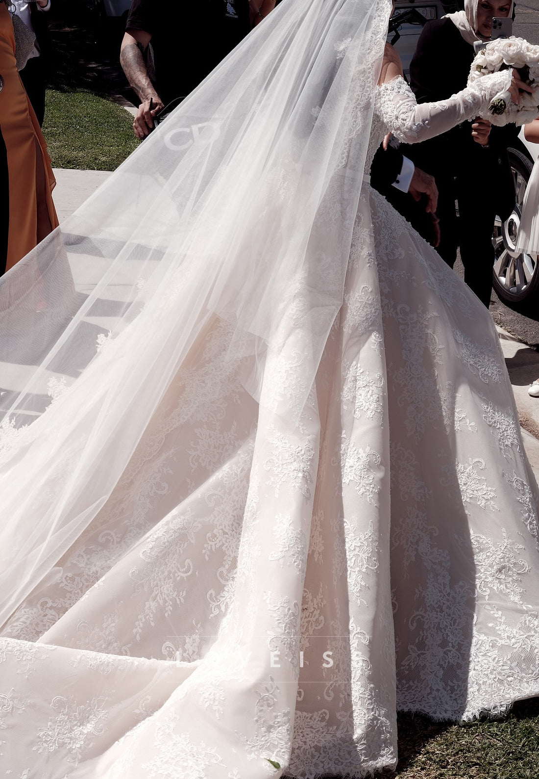 Straight Across Sleeveless Appliques Lace A-Line Wedding Dress
