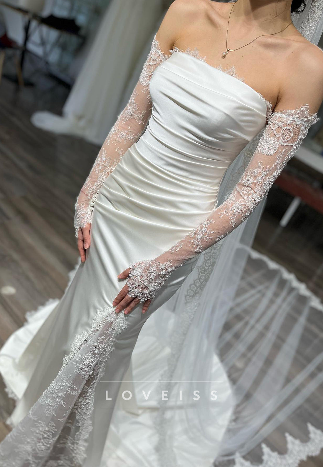 Straight Across Sleeveless Appliques Pleated Mermaid Wedding Dress