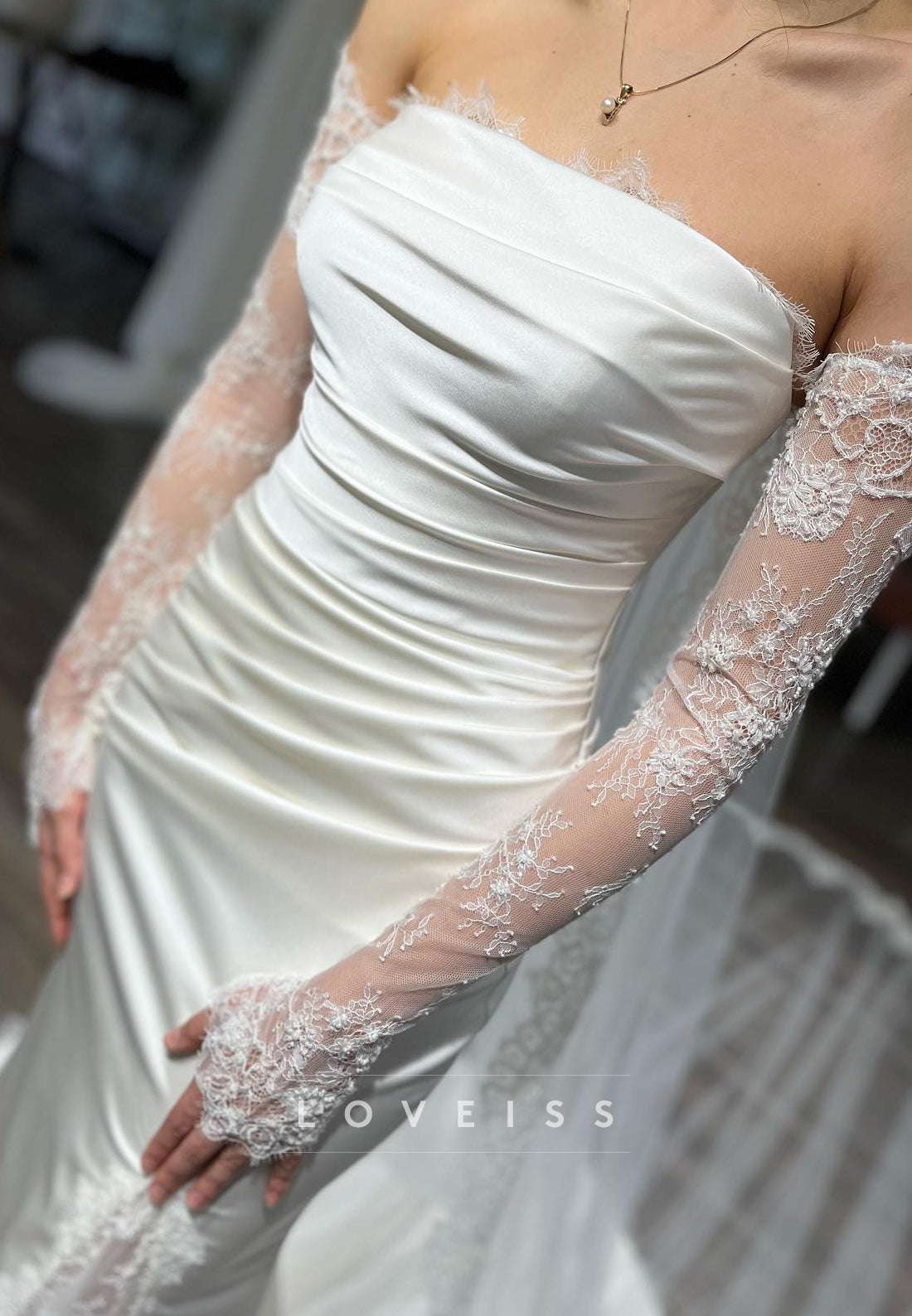 Straight Across Sleeveless Appliques Pleated Mermaid Wedding Dress