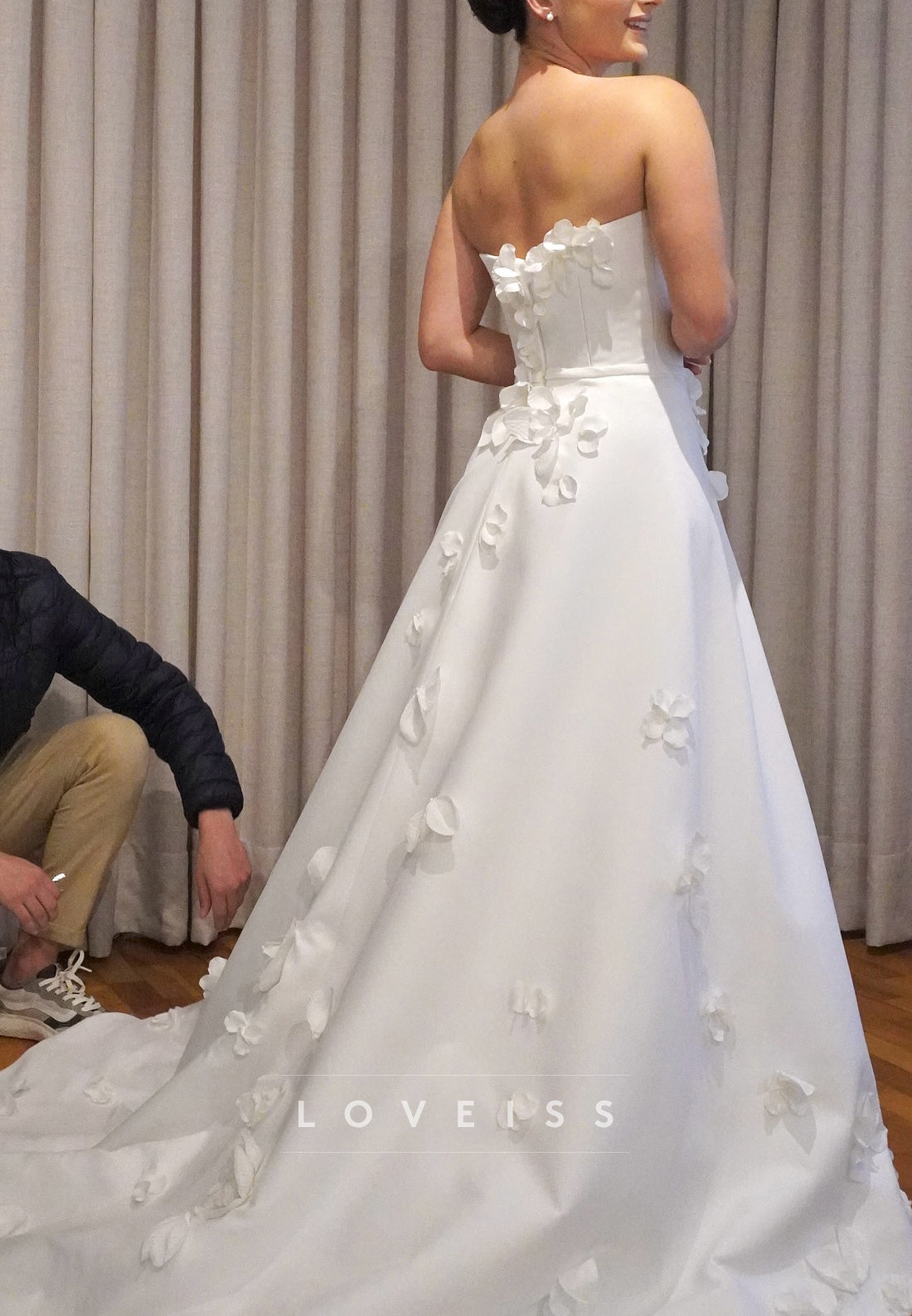 Straight Across Sleeveless Floral Embellished A-Line Wedding Dress
