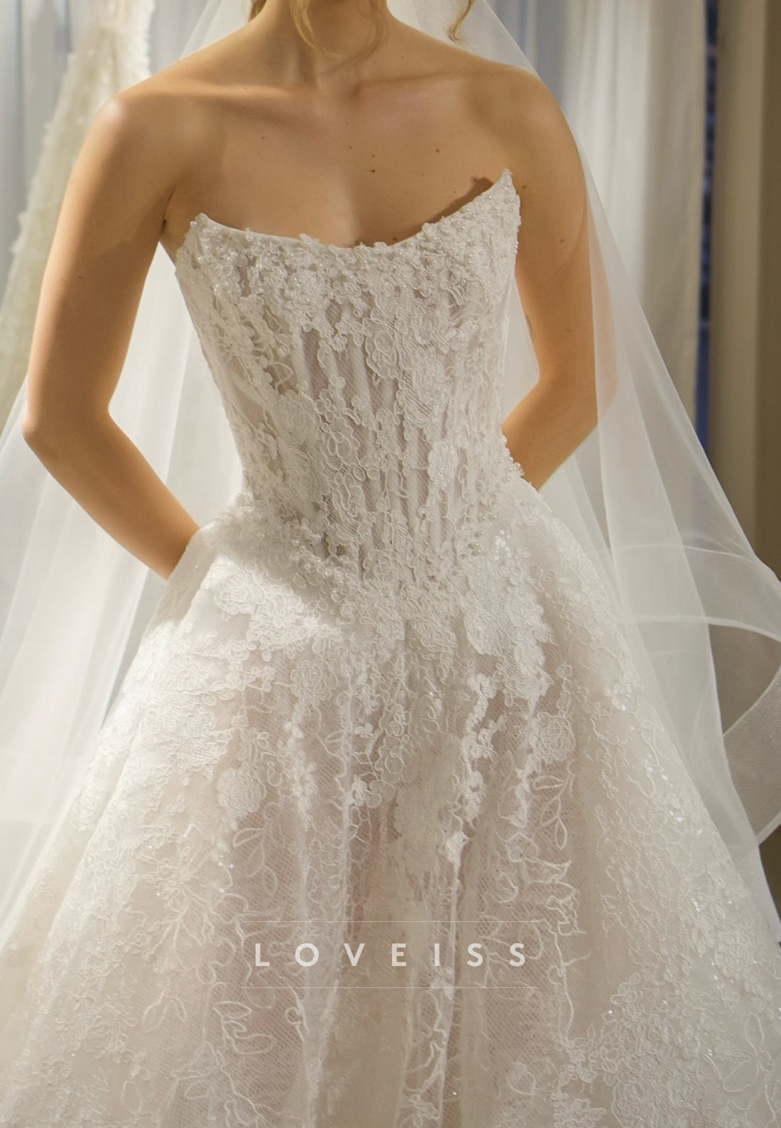 Strapless Lace Appliques Sleeveless A-Line Wedding Dress